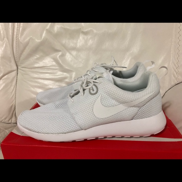 nike roshe one white mens